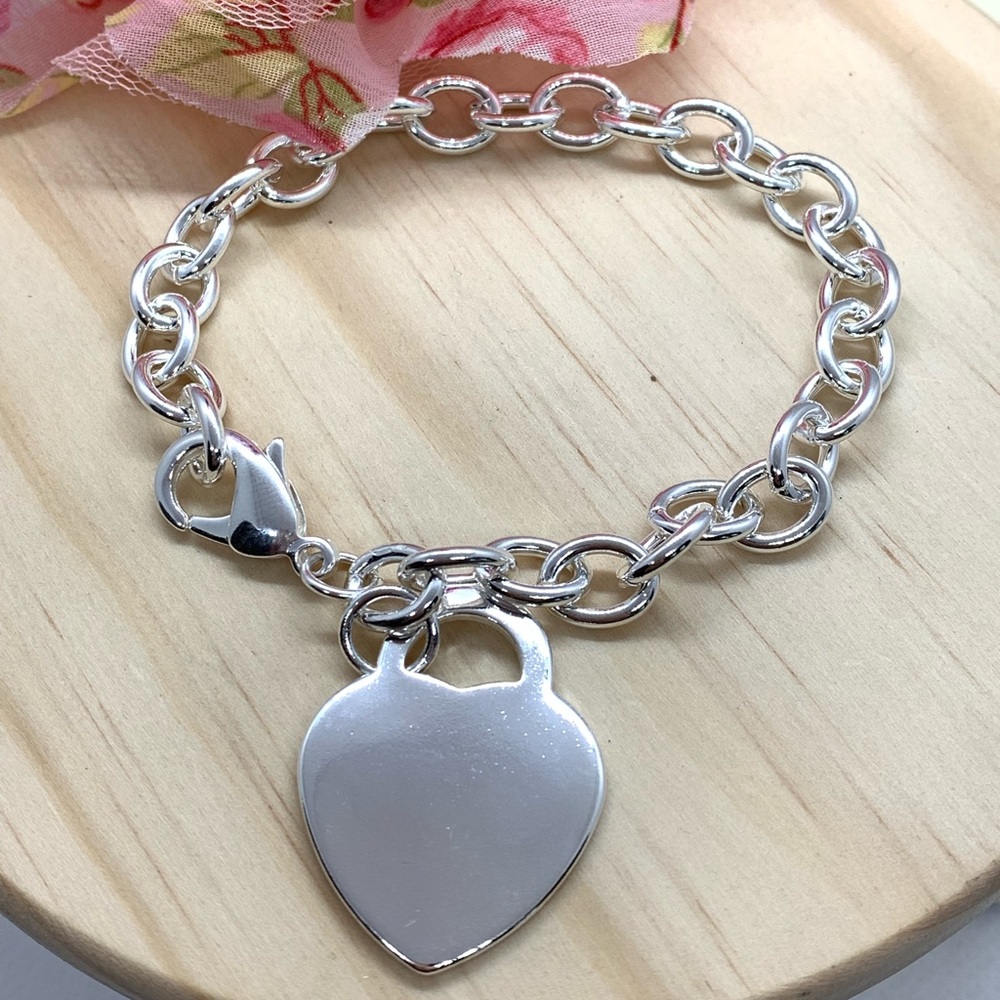 🌟 Silver Heart Bracelet - Picture 2 of 3